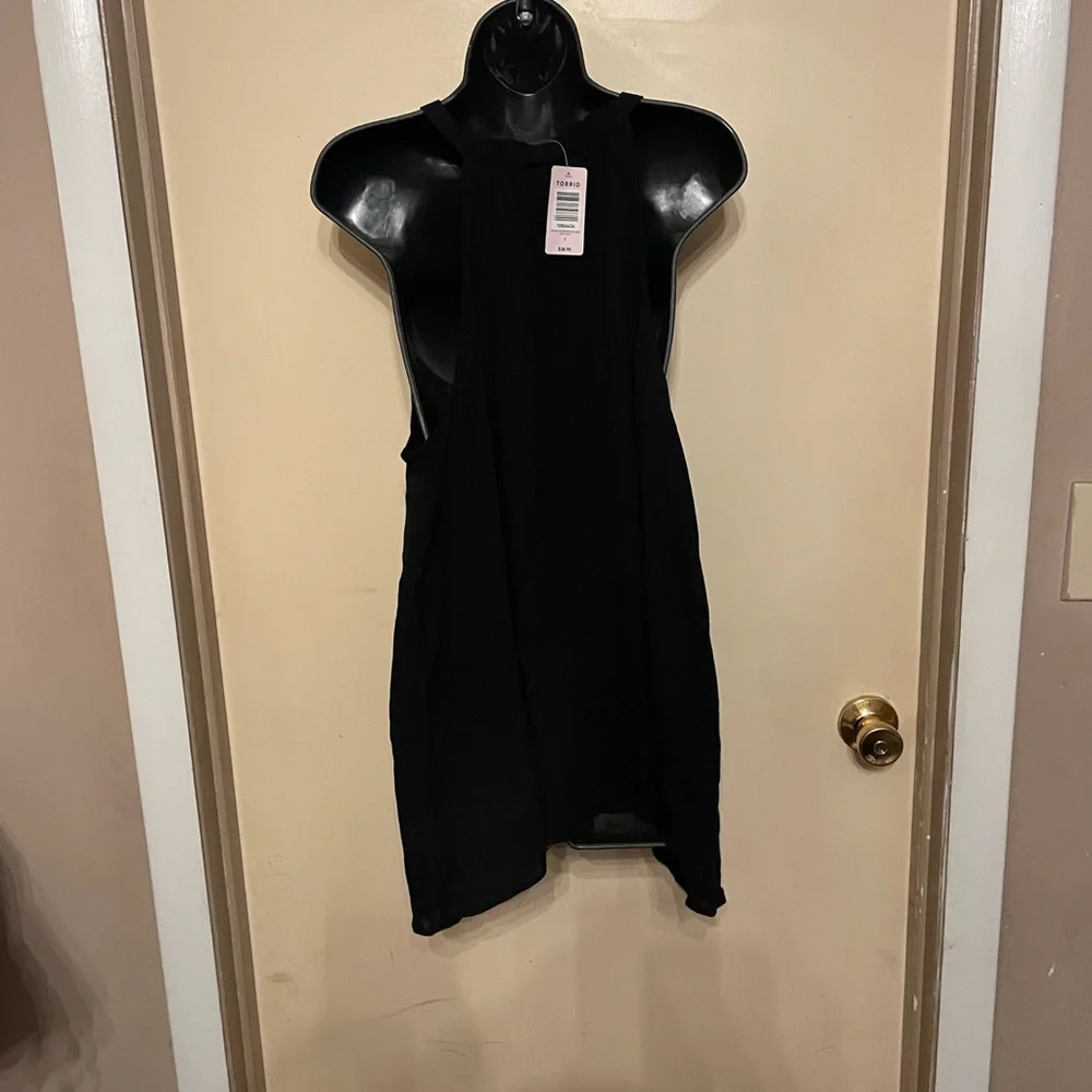 Torrid Black Tank Top with White Geometric Pattern size 1 - Picture 6 of 6